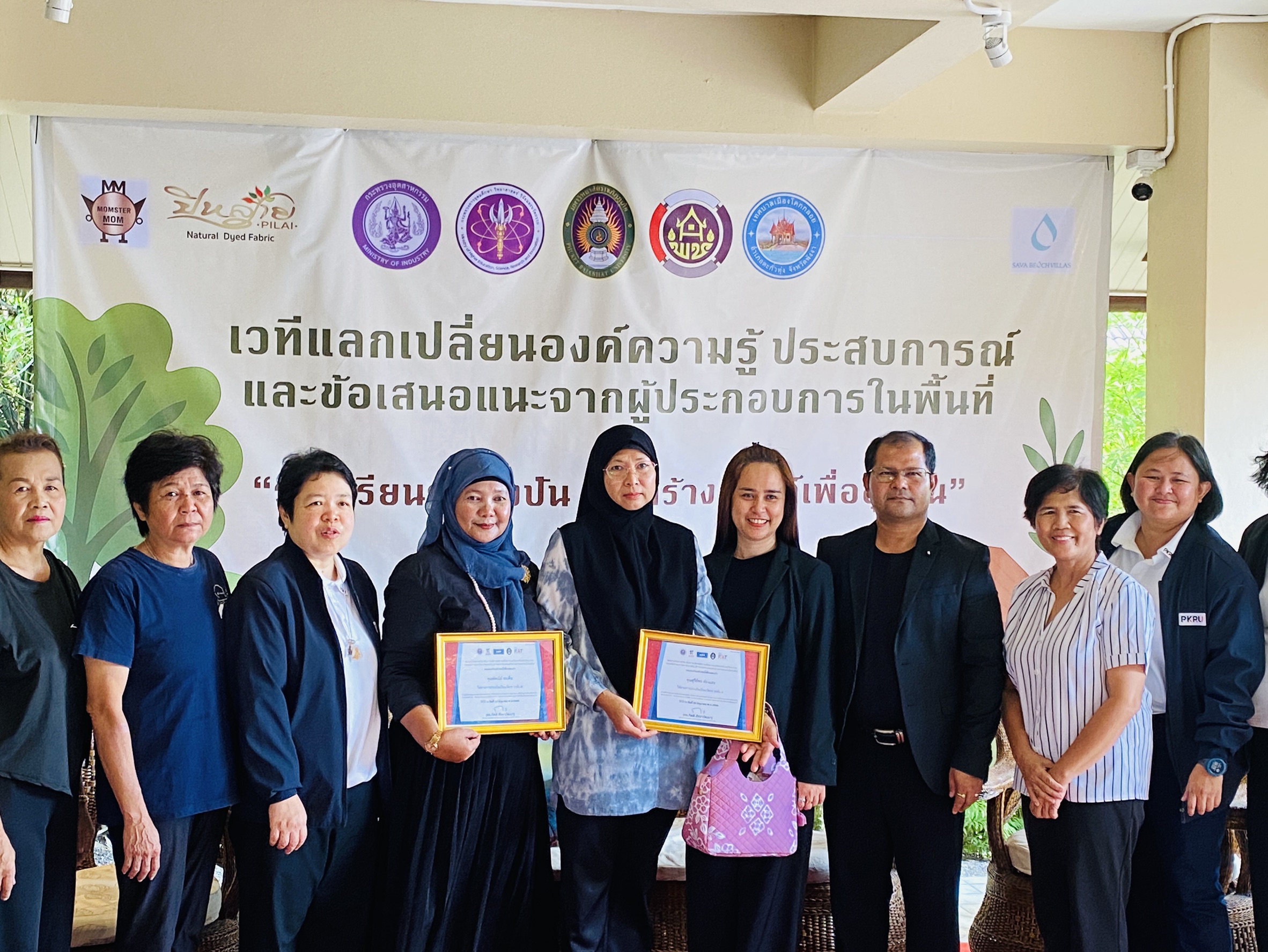 💝พช.ตะกั่วทุ่ง เข้าร่วมกิจกรรมส่งเสริมผลิตภัณฑ์ชุมชนท้องถิ่นและการนำเสนอผลการดำเนินงานพื้นที่ตำบลโคกกลอย อำเภอตะกั่วทุ่ง จังหวัดพังงา