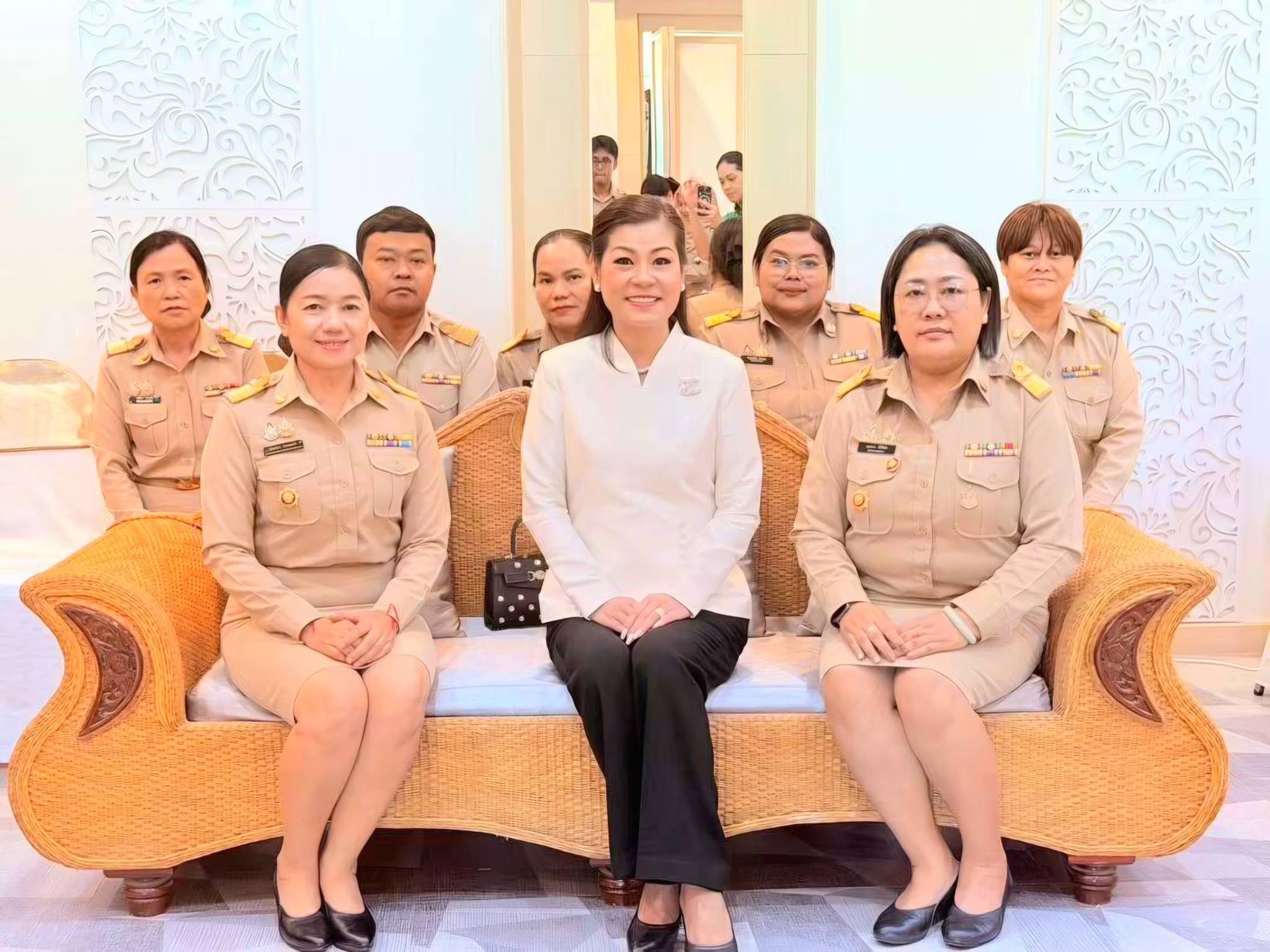 พช.ตะกั่วทุ่ง ร่วมโครงการฝึกทักษะอาชีพการประดิษฐ์ดอกไม้จันทน์ จังหวัดพังงา 